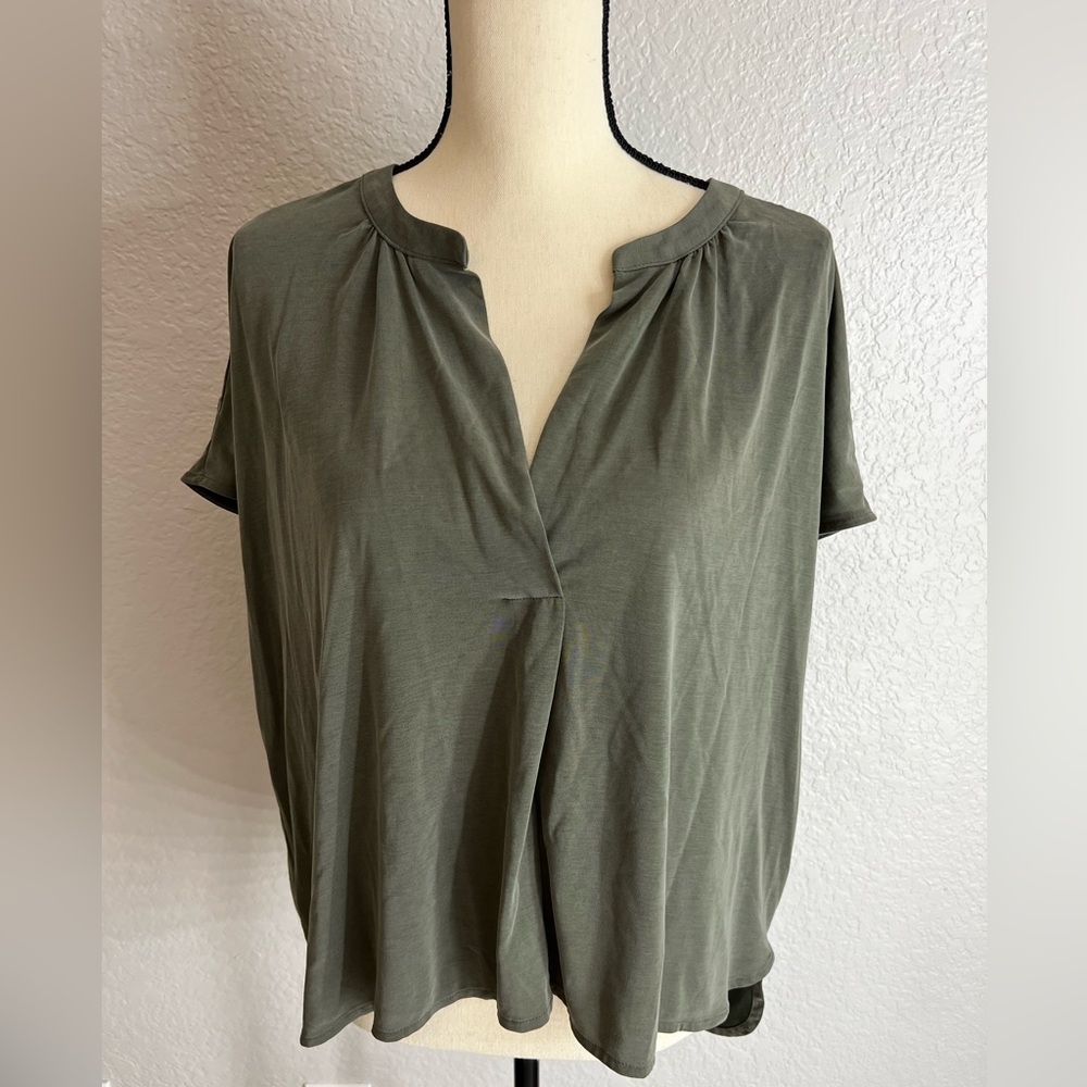 Green short sleeve top